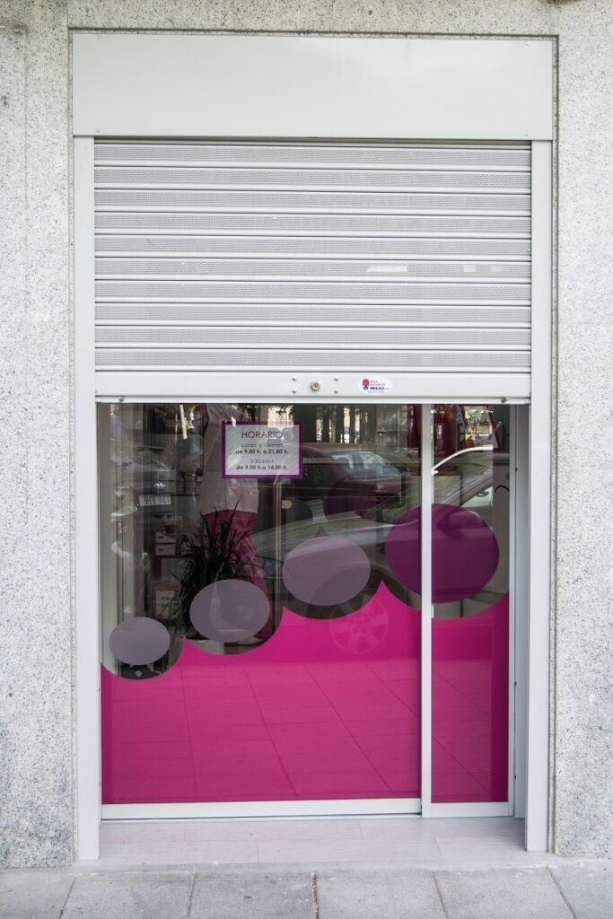 reparacion de todos los tipos de puertas de cristal